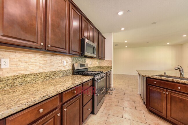 Building Photo - Like New Somerset Ranch Home!