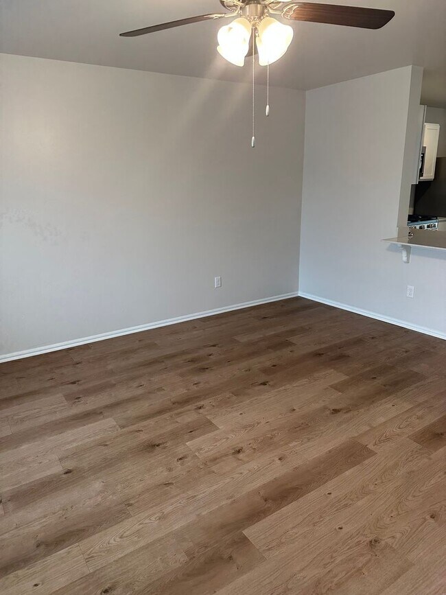 Building Photo - Pre-Leasing Now! Charming 3-Bedroom, 2-Bath Home in Mustang | Tours Available | Move-In Beginning...