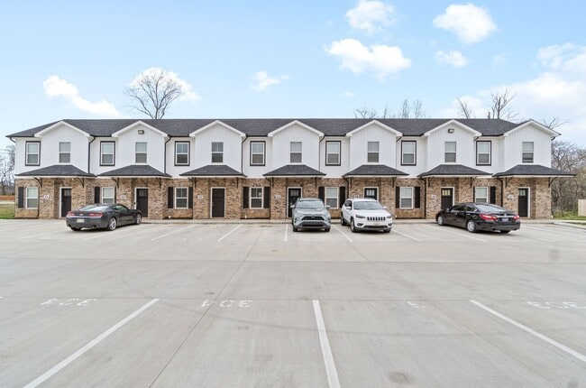 Interior Photo - Golf Club Ln - 1625