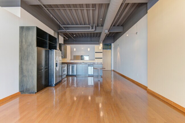 Building Photo - Luxury Gold Lofts! Bright Open Floor Plan with City Views-Secure Parking