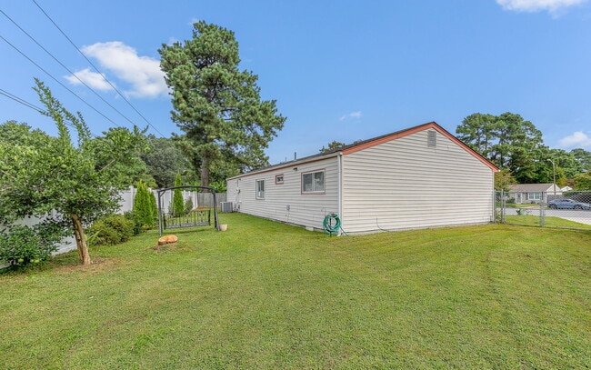 Building Photo - 1025 Dool Ct