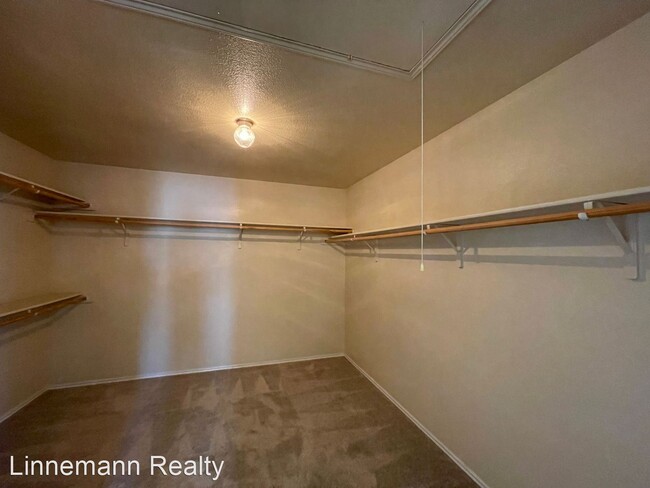 Building Photo - 3 br, 2.5 bath House - 4208 Cessnock Drive
