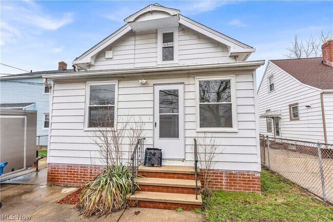 Building Photo - 3203 Ingleside Dr