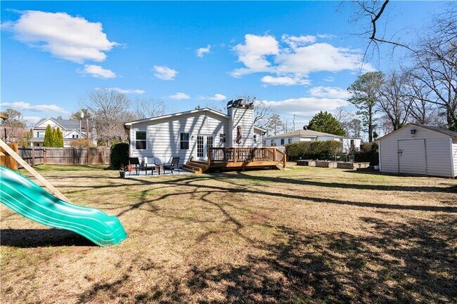 Building Photo - 1060 McLinden Ave SE