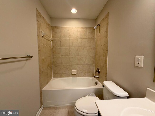 Building Photo - 1607 Sun High Terrace