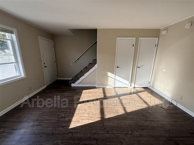 Building Photo - 1404 Bloomingdale Rd