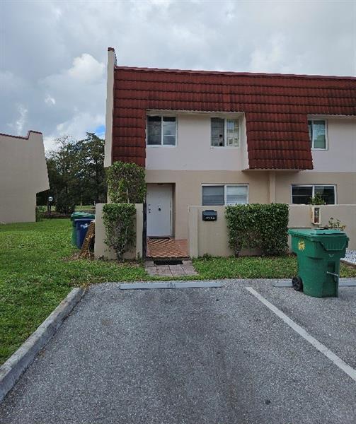 Building Photo - 4114 Inverrary Dr