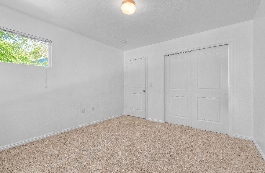 Building Photo - 5043 W Rock Butte