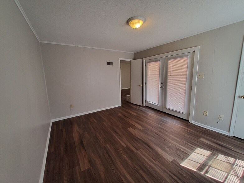 Building Photo - 3985 Bertram Cove