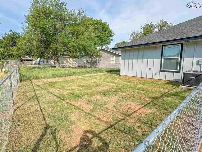 Building Photo - 223 Loch Lomond Dr
