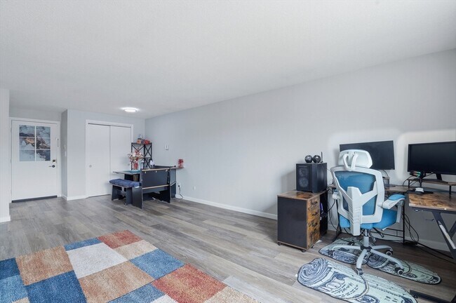 Building Photo - 180 Main St