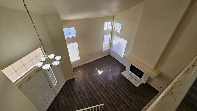 Building Photo - 4 Bedroom!  Buffalo & Smoke Ranch Area!