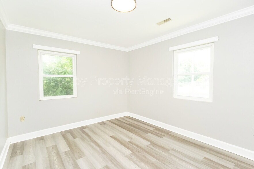 Building Photo - 1301 N Orchard Knob Ave