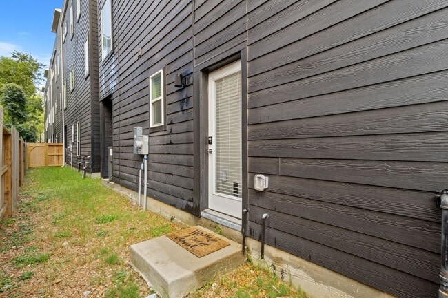 Building Photo - 517 Schweikhardt St