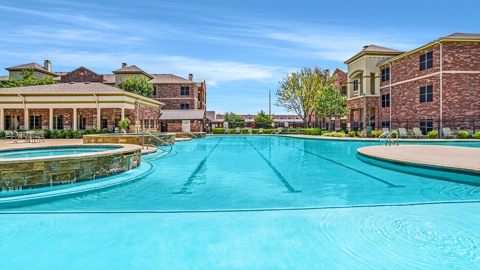 Building Photo - Crest Manor