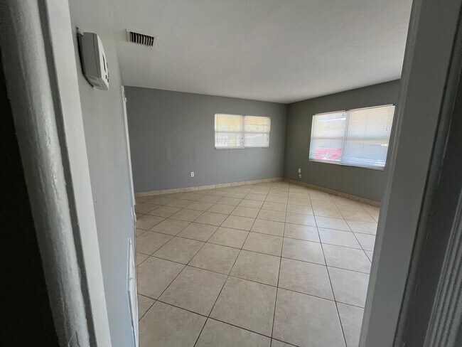 Building Photo - 2154 Inner Cass Cir