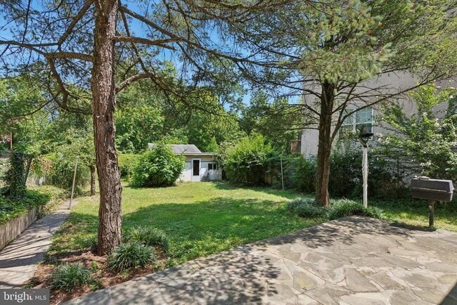 Building Photo - 439 Old Elm St