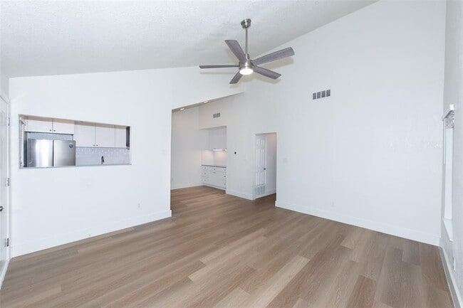 Building Photo - 2704 Catalina Dr