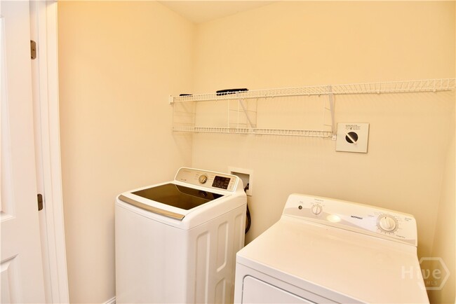Building Photo - 411 Ferguson Ln