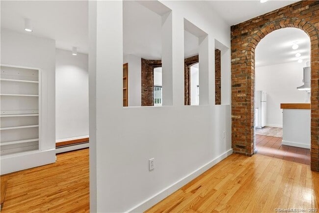 Building Photo - 239 Bradley St