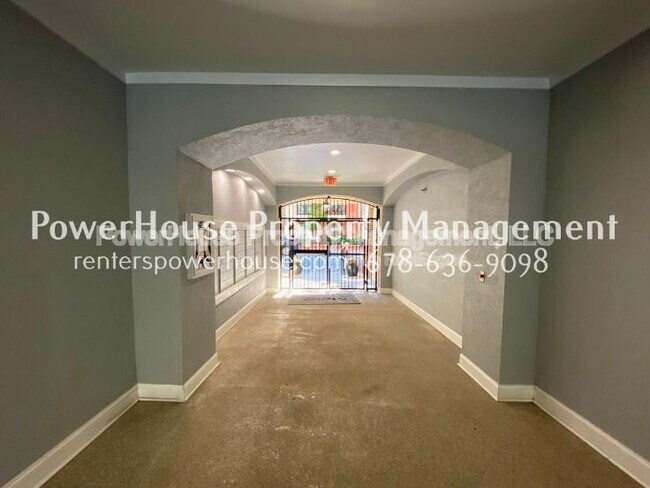 Building Photo - 1850 Cotillion Dr