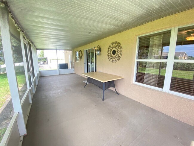 Building Photo - 4/2.5 Clermont Home with fenced yard