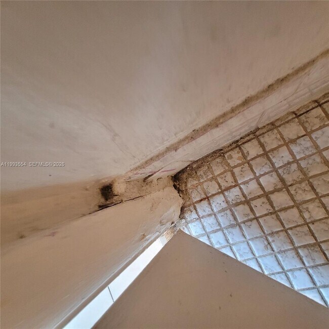 Building Photo - 10090 NW 80th Ct