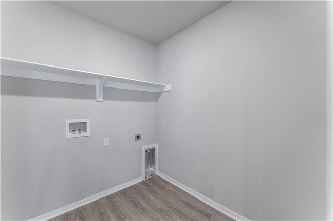 Building Photo - 2111 E Annette Dr