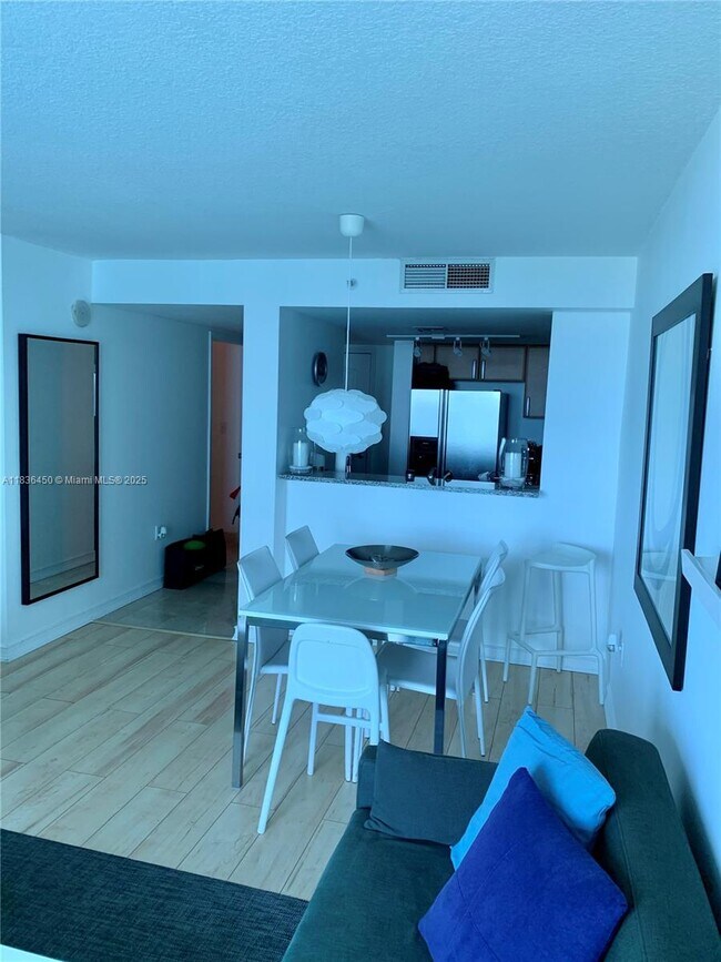 Building Photo - 2101 Brickell Ave