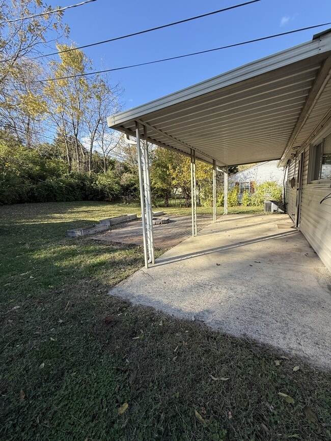 Building Photo - 1242 Sanford Dr