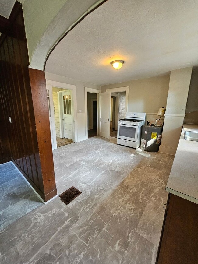 Building Photo - 3 BR house in High Point!