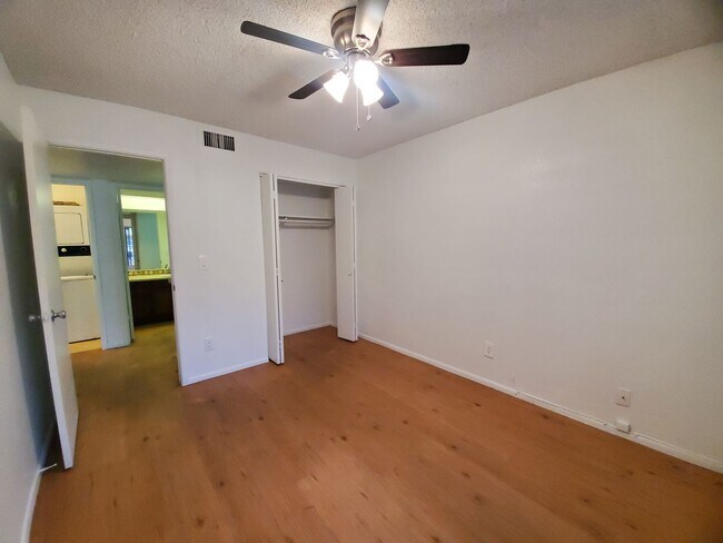 Building Photo - 839 S Westwood