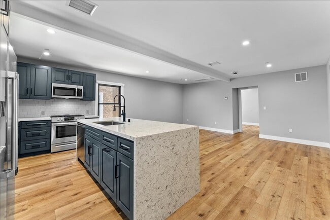 Primary Photo - 1182 West Blvd