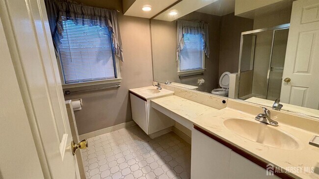 Building Photo - 1107 Woodhaven Dr