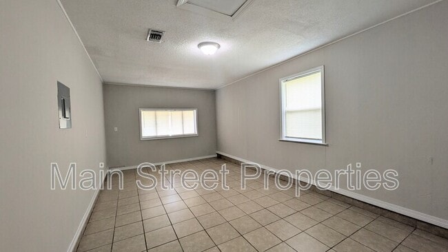 Building Photo - 1022 Woodbury Pl