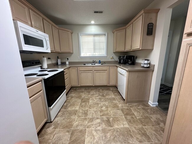 Building Photo - 803 Ames Dr