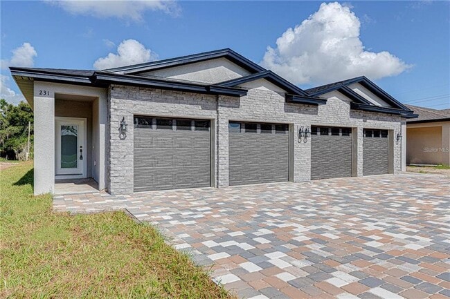 Building Photo - 247 N Pine Ave