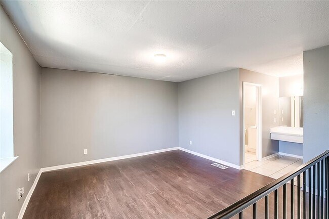 Building Photo - 2215 Mission Hill Dr