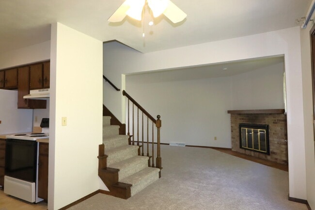 Building Photo - Nice side by side Appleton Duplex