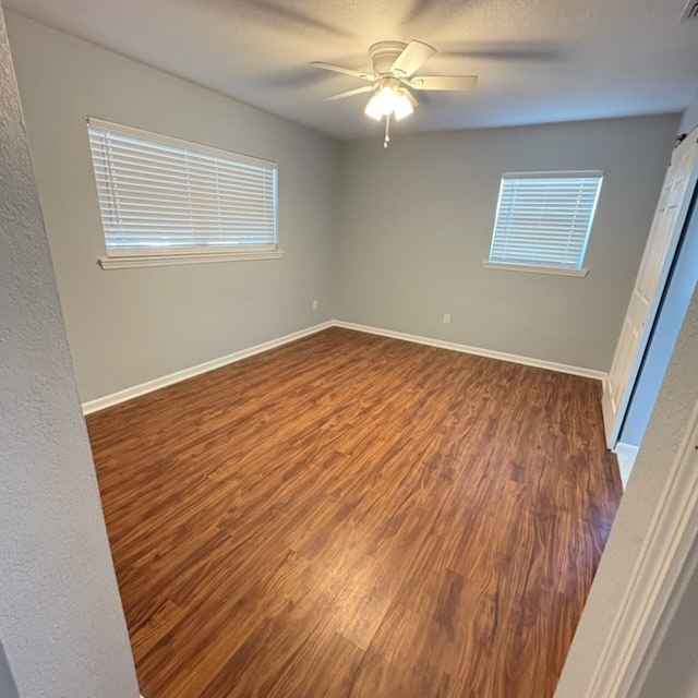 Building Photo - 733 Oleander Dr SE