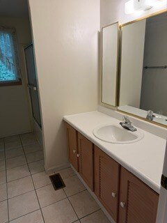 Building Photo - 1293 Manor Dr