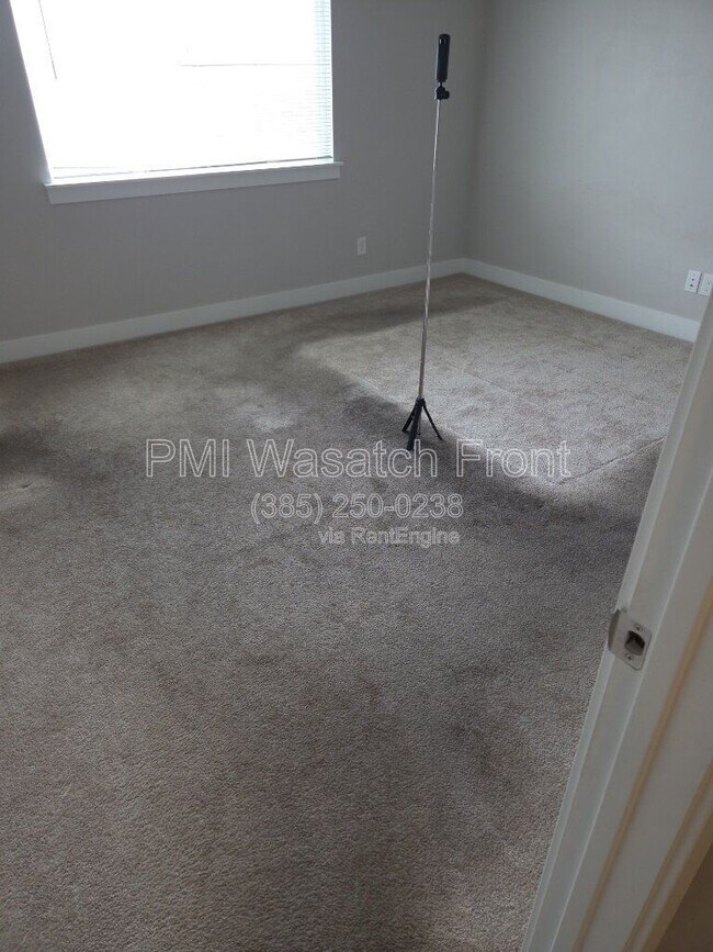 Building Photo - 5317 W Wedel Dr