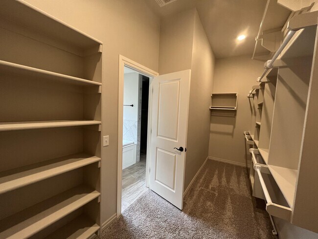 Building Photo - 3309 Welling Rd