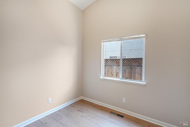 Building Photo - 943 Foothill Dr