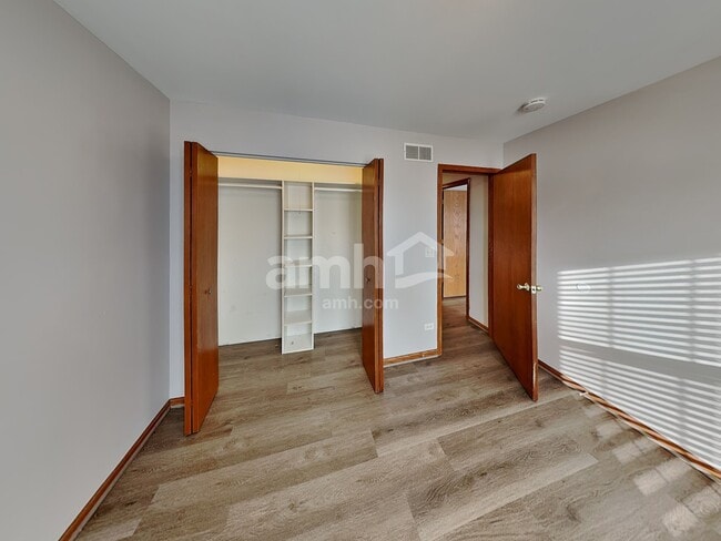 Building Photo - 3803 Saratoga Dr