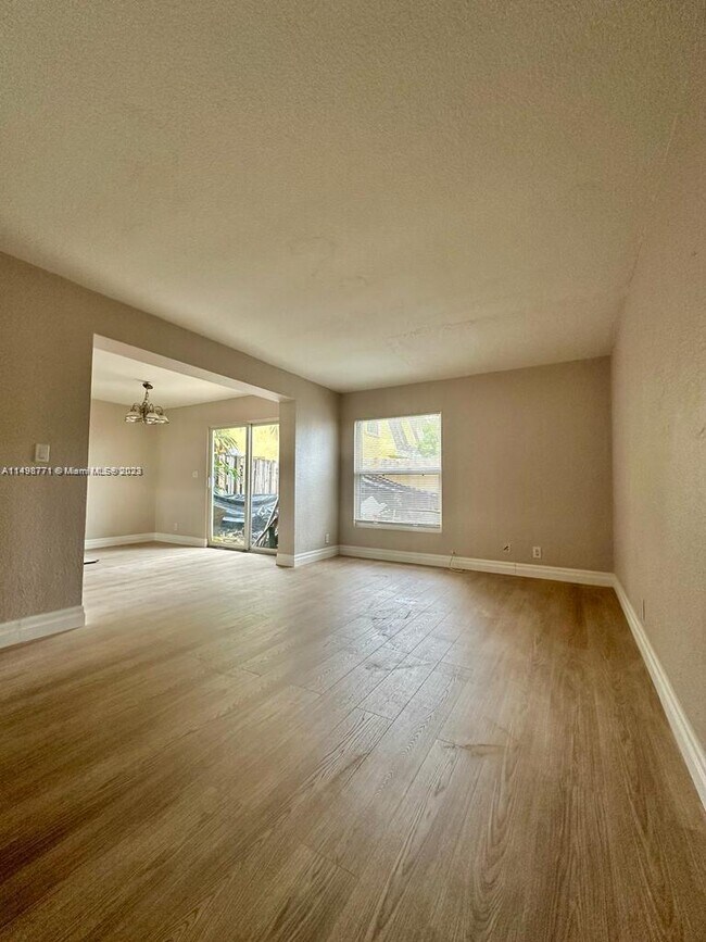 Building Photo - 622 SW 1st St