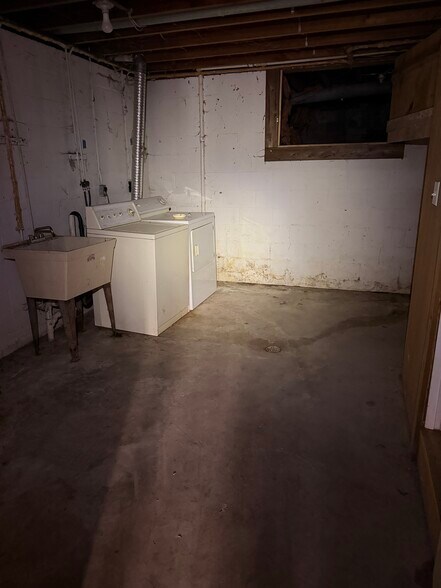 Building Photo - 1 Sylvan Spring Dr