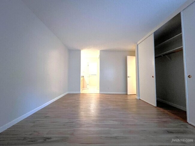 Building Photo - 1101 Continentals Way