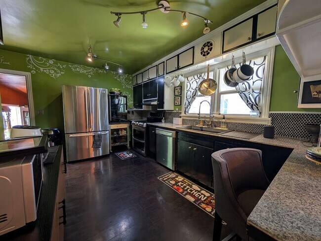 Building Photo - Stunning 4 Bedroom Normal Hill House - Pet-Friendly!