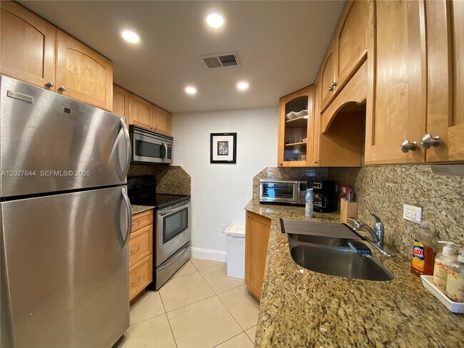 Building Photo - 20505 E Country Club Dr